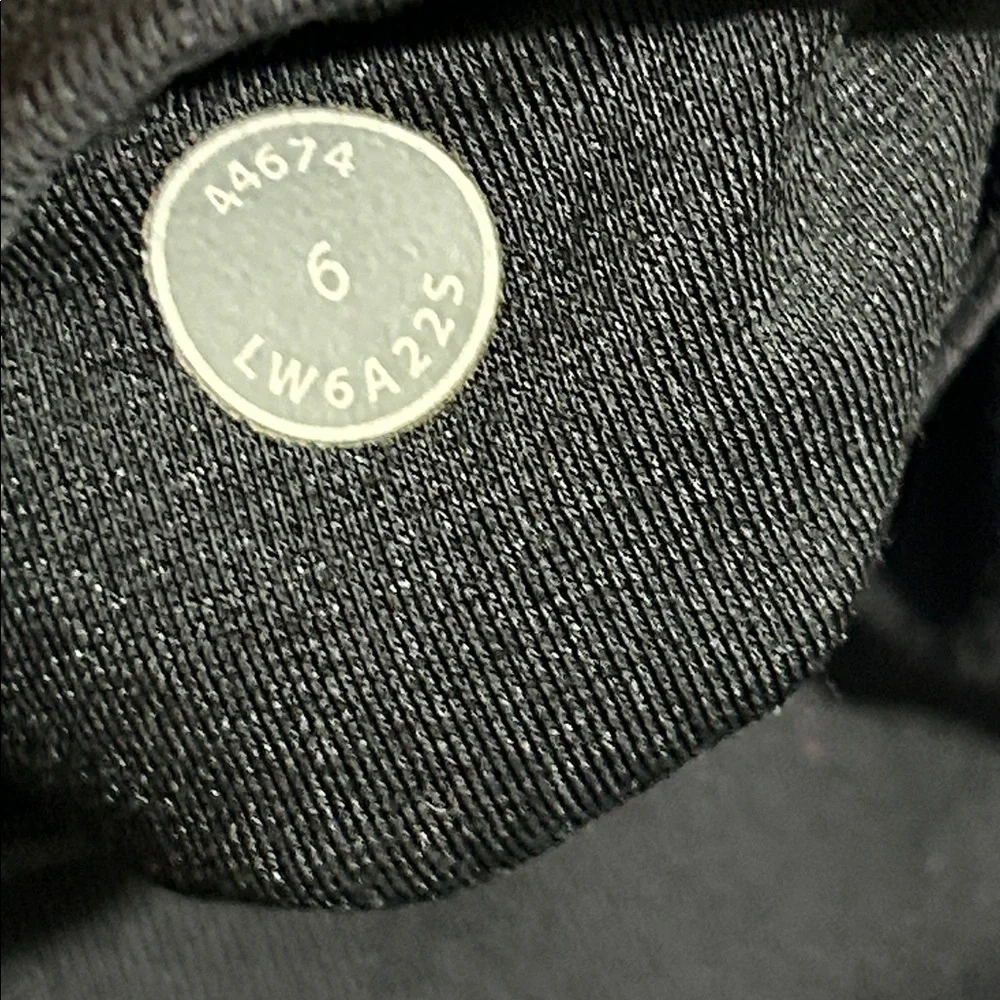 Lululemon A Go Go Crop Black size 6